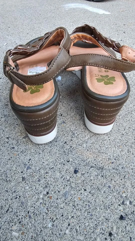 Marco Tozzi Olive Green Leather Wedge Sandals - Size 10 (EU 41) - photo 2