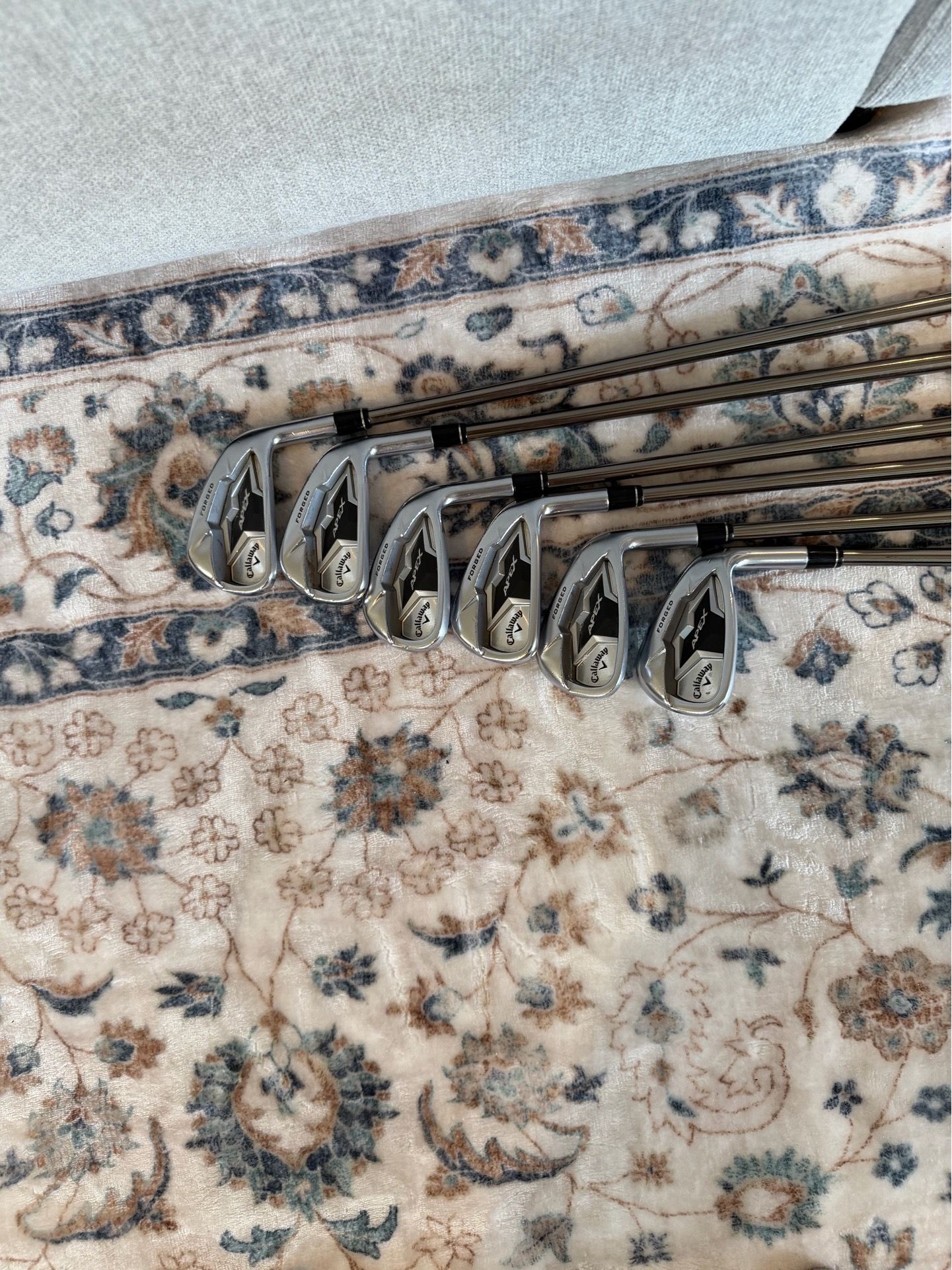 Callaway Apex 19 Irons + Epic Max Driver + Nebraska Golf Bag - photo 2
