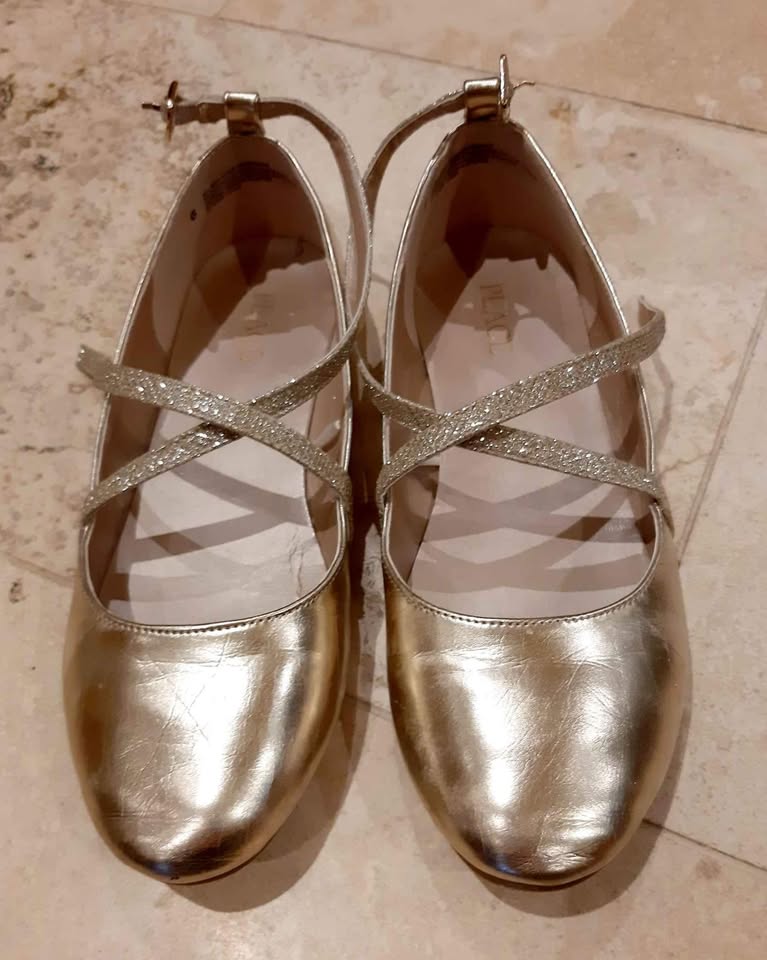 Girls Size 6 - Gold Shoes - photo 2