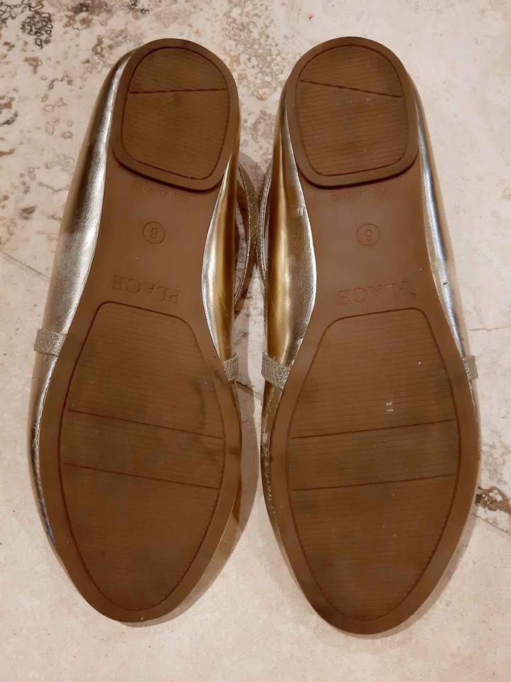 Girls Size 6 - Gold Shoes - photo 3