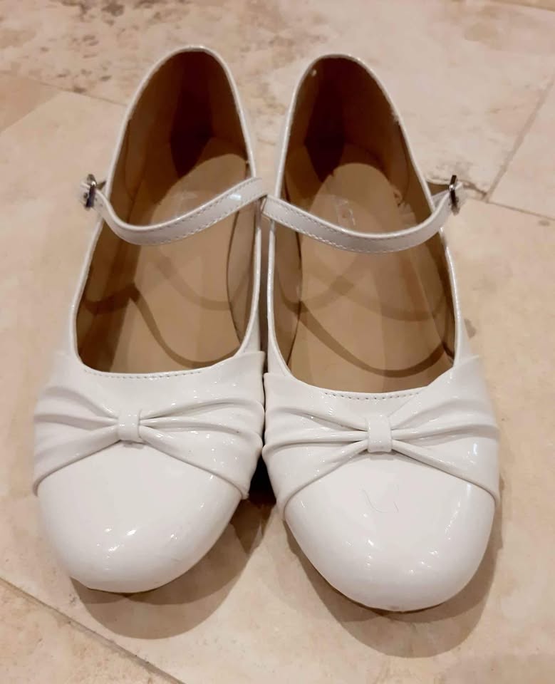 Girls Size 6 White Shoes - photo 2
