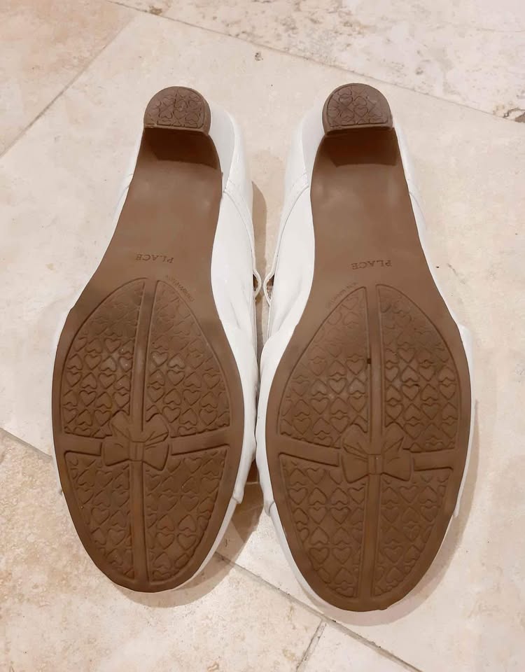 Girls Size 6 White Shoes - photo 3