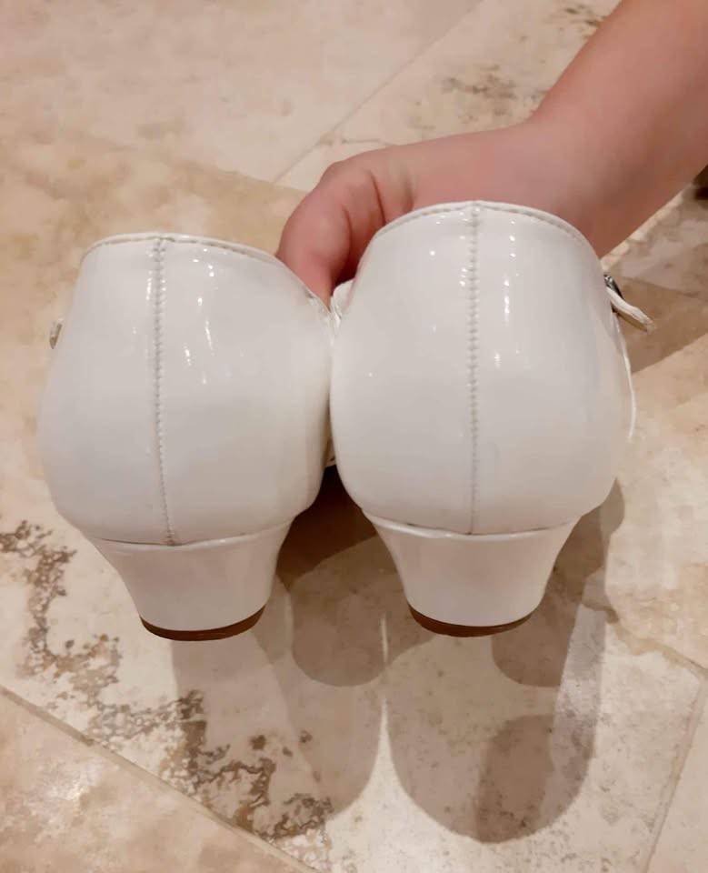 Girls Size 6 White Shoes - photo 4