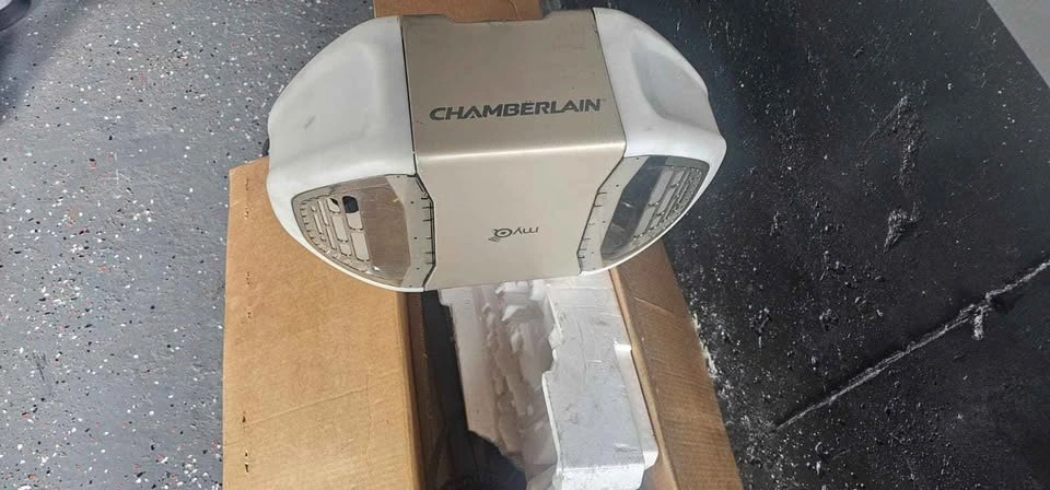 Chamberlain garage opener - photo 4