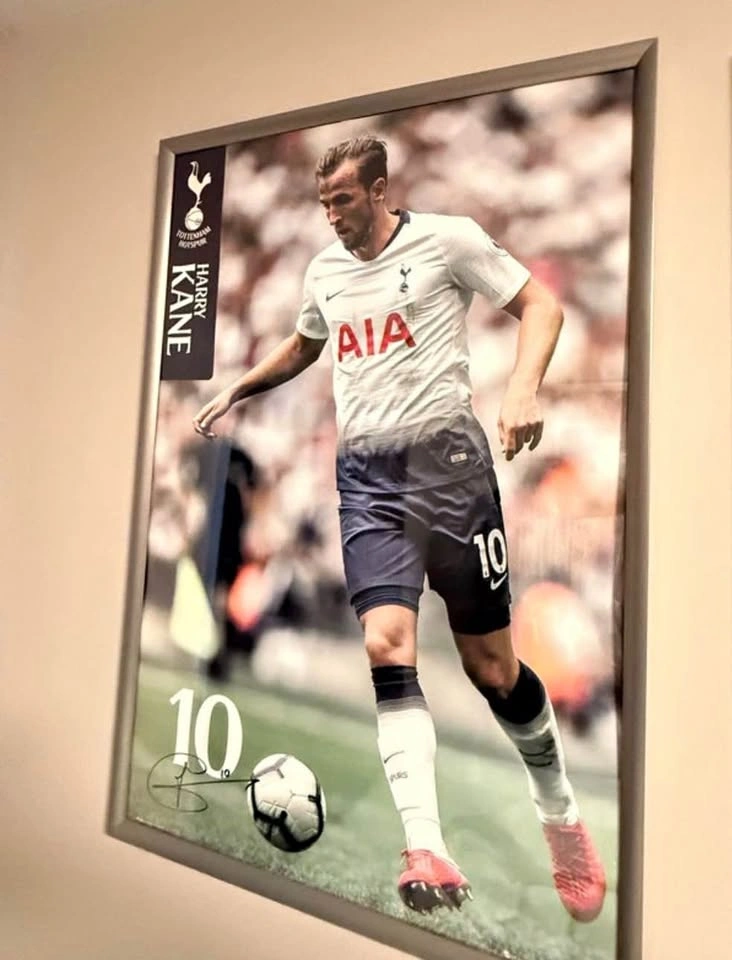 Framed Tottenham Hotspur 2018/19 Harry Kane Poster