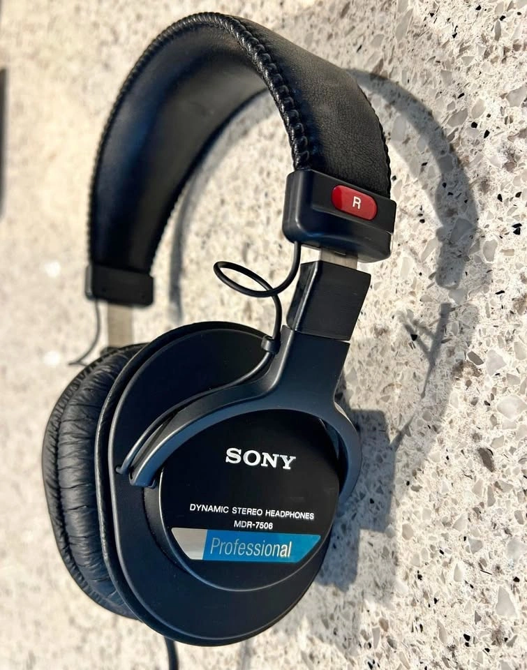 Sony MDR-7506 Studio Headphones - Professional Monitor