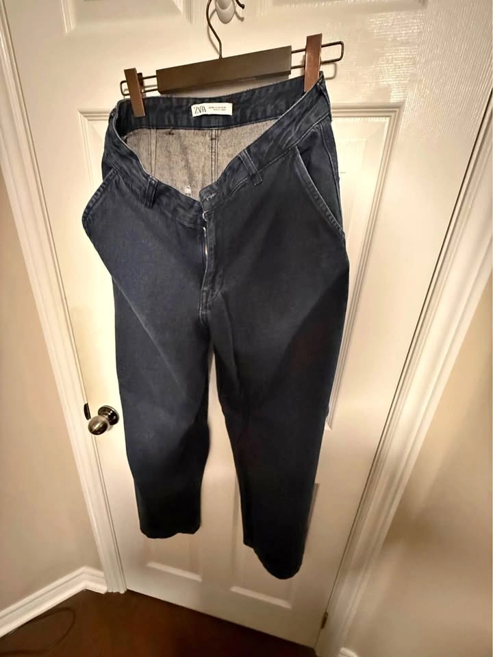 [USED] Zara High-Waisted Wide Leg Jeans – Size 31