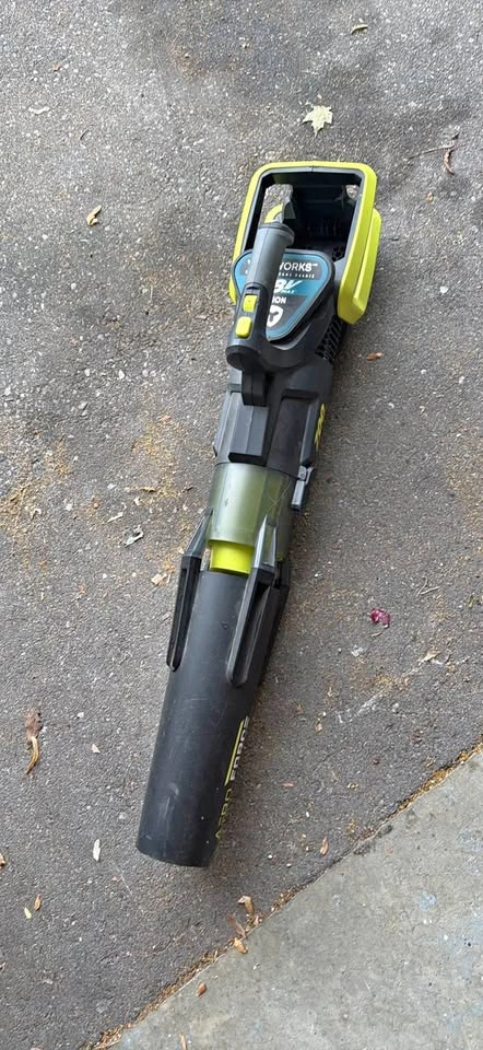 Yardworks 48V 700 CFM Cordless Leaf Blower