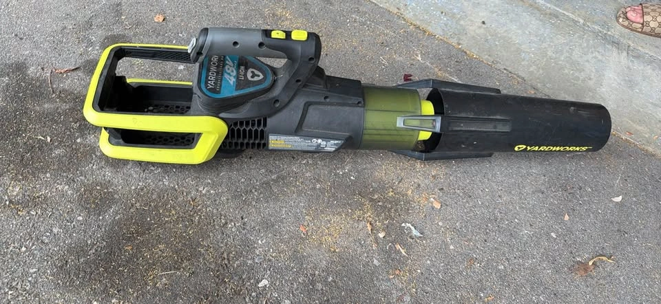 Yardworks 48V 700 CFM Cordless Leaf Blower - photo 3