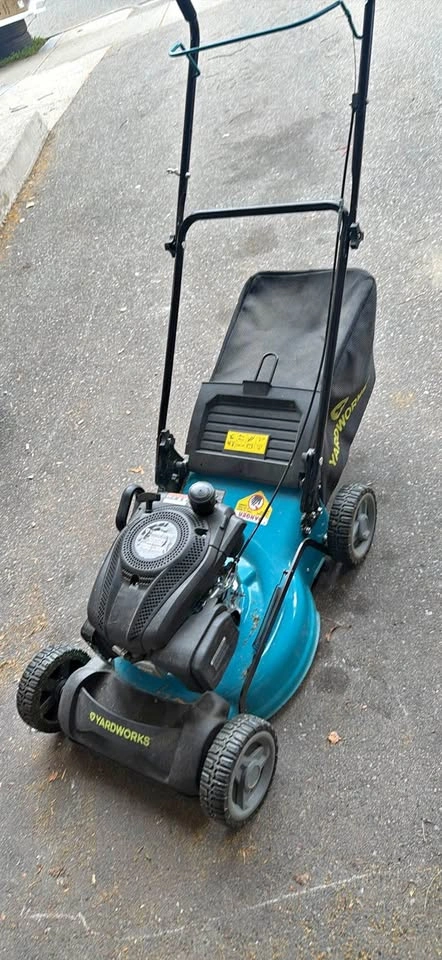 Yardworks Gas Lawn Mower