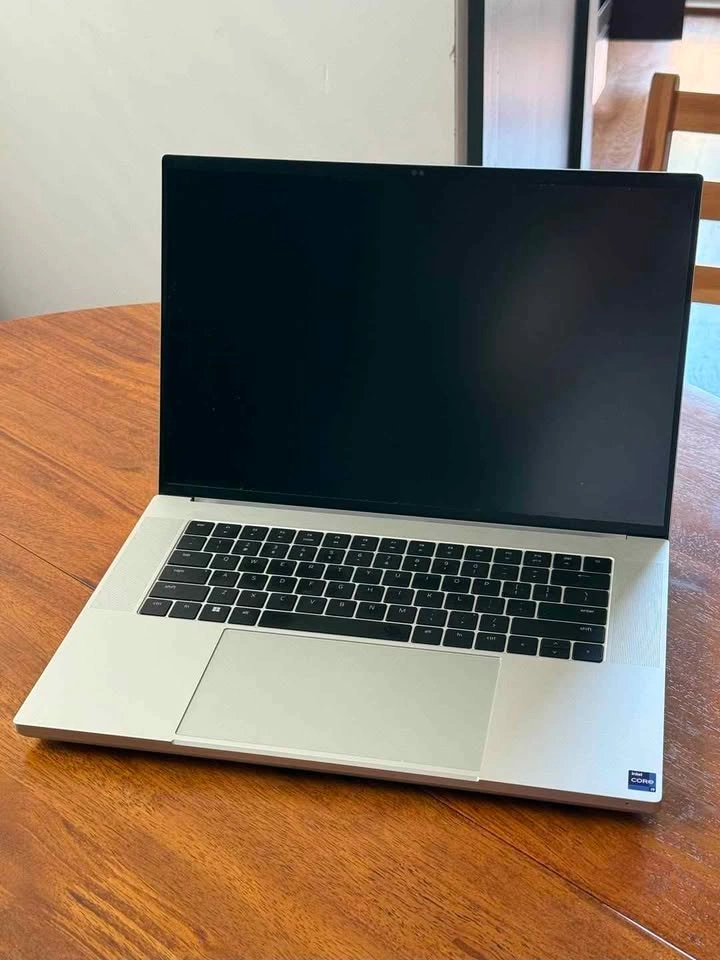 Razer Blade 16 | Gaming Laptop | RTX 4080 | 13950HX | 32GB RAM - photo 2