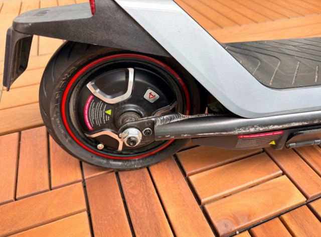 NIU KQi3 Max Electric Kick Scooter - photo 4