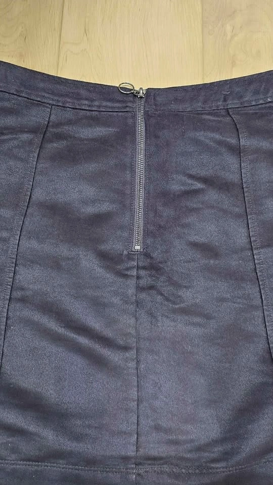 Old Navy Faux-Suede Mini Skirt (Size 12) - photo 3