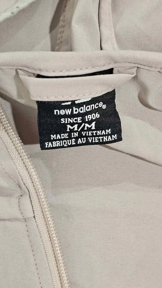 New Balance Hooded Windbreaker Jacket - Medium - photo 3