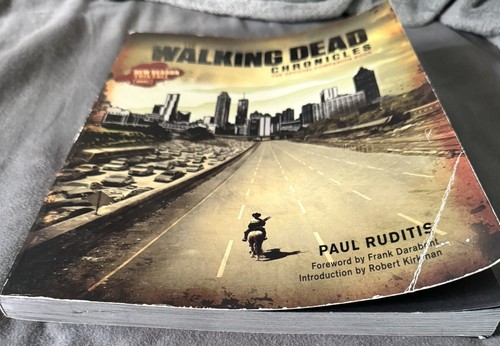 The Walking Dead Chronicles by AMC and Paul Ruditis (2011) - photo 3
