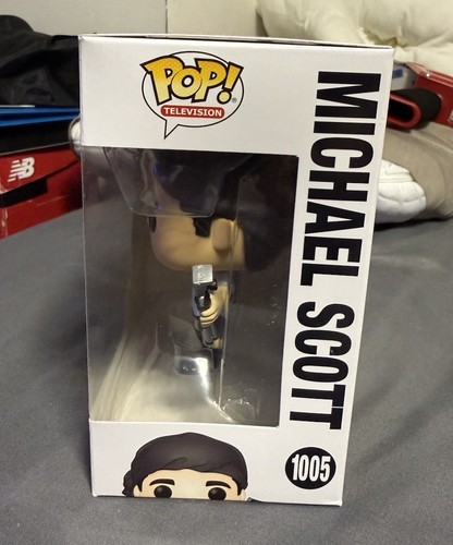 Funko Pop! Vinyl: The Office - Survivor Man Michael Scott #1005 - photo 2