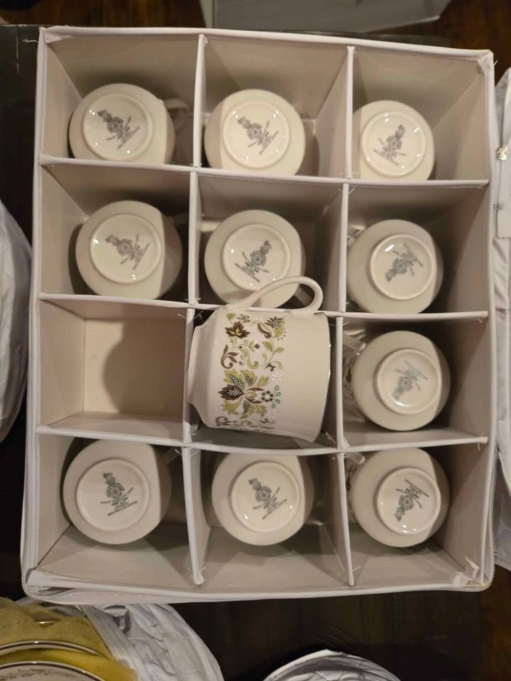 Royal Doulton Vanity Fair China Dinnerware Set - photo 3