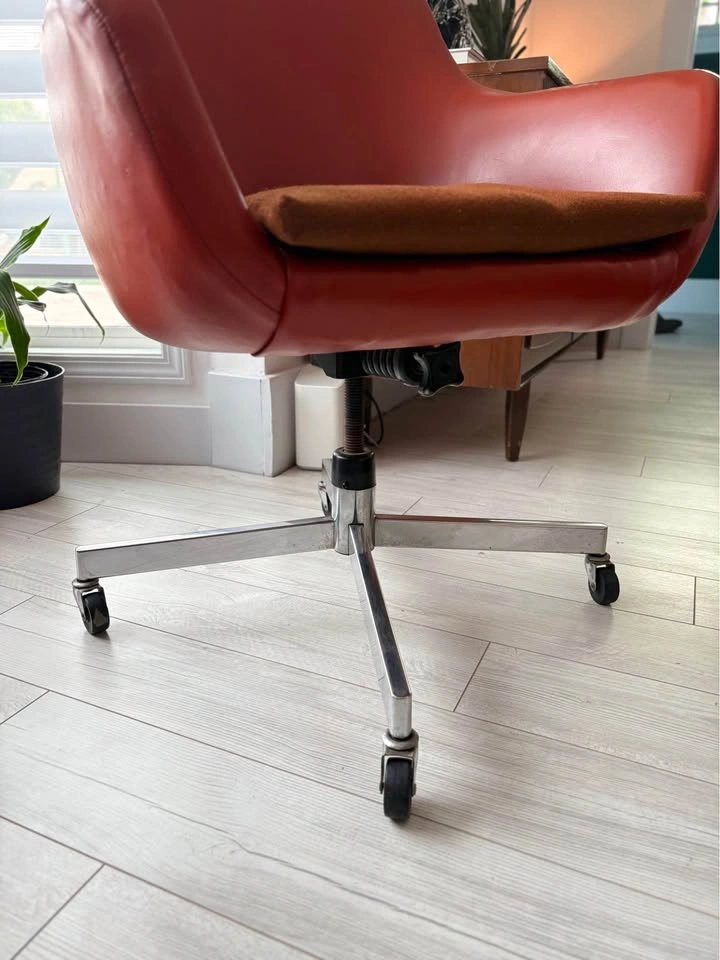 VINTAGE 1960’s SAARINEN STYLE SWIVEL OFFICE CHAIR! - photo 3