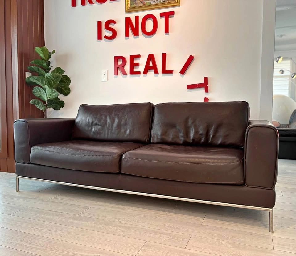 GORGEOUS MODERN TOP GRAIN BROWN LEATHER SOFA!
