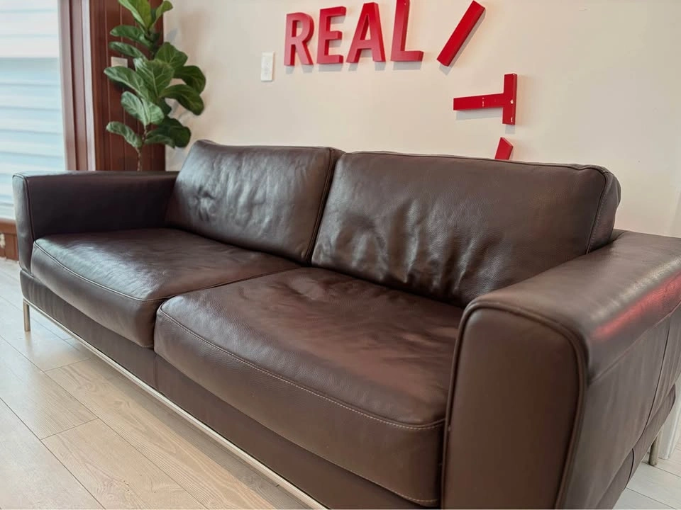 GORGEOUS MODERN TOP GRAIN BROWN LEATHER SOFA! - photo 4