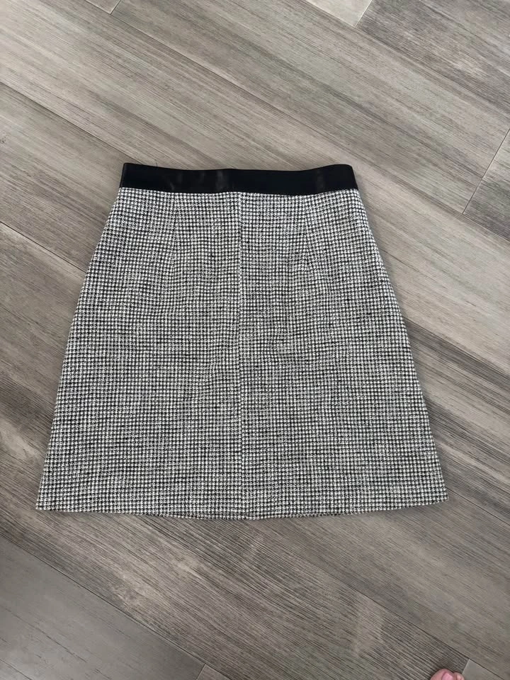 Hugo Boss Houndstooth Mini Skirt US Size 6 - photo 2