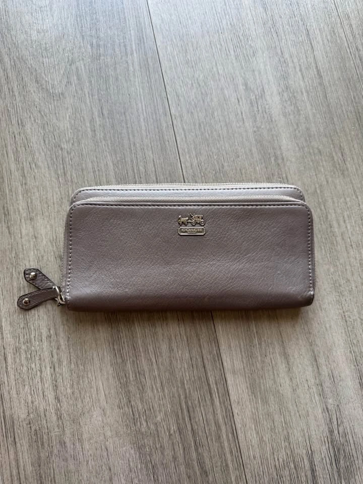 Coach Leather Handbag and Wallet - photo 4