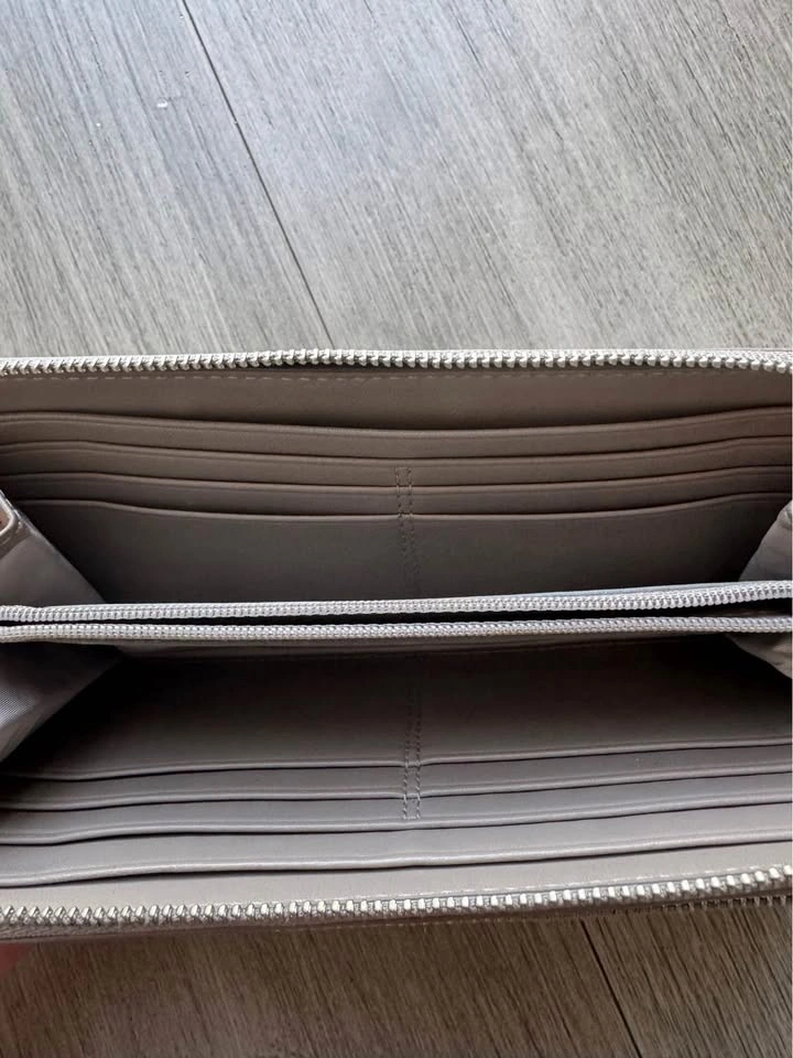 Coach Leather Handbag and Wallet - photo 5