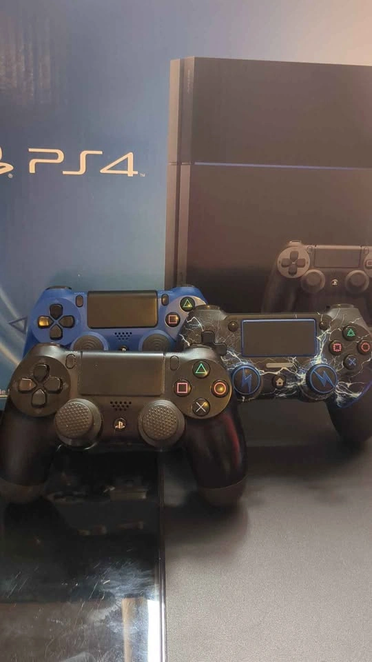 PS 4 with 3 controllers - photo 2