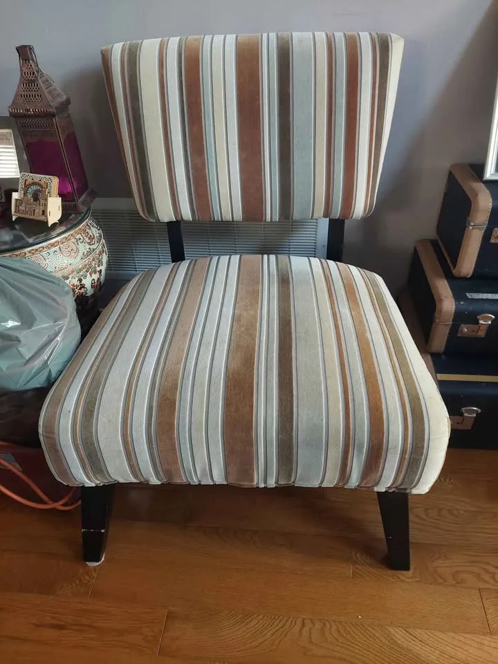 Striped chairs image indicator(2)