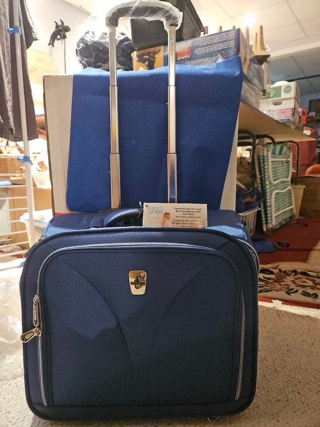 Holiday Luggage Compass Unite Carry-On - photo 2