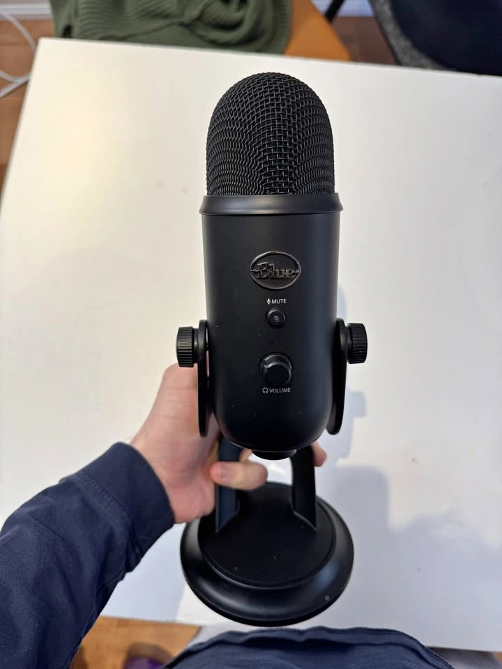 Blue Yeti USB Microphone (Blackout Edition) - Like New