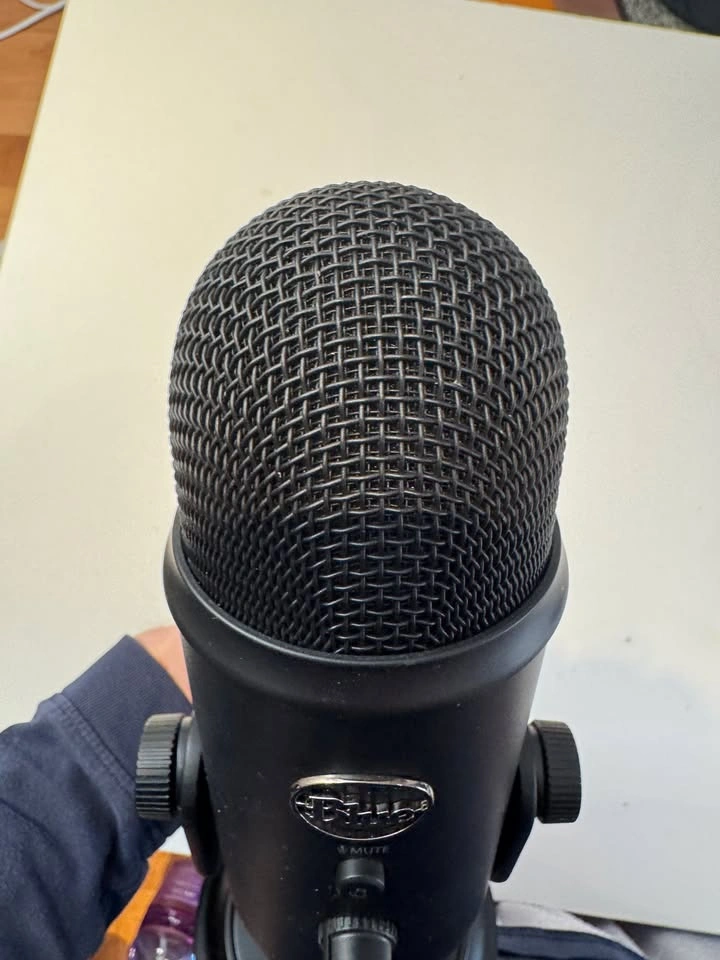 Blue Yeti USB Microphone (Blackout Edition) - Like New - photo 3