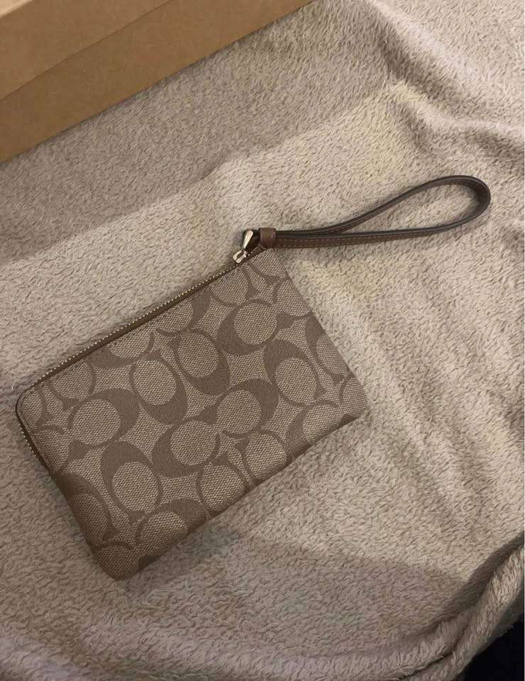 Coach Wristlet Khaki Saddle - photo 5