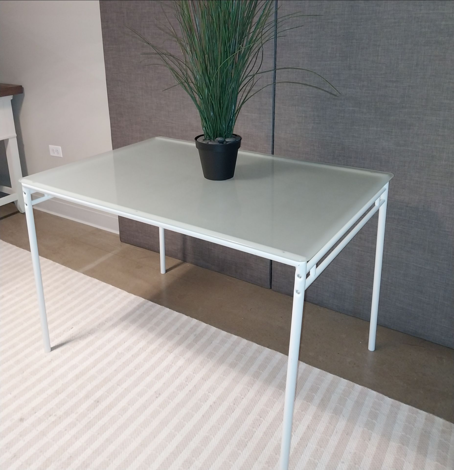 Modern IKEA LYRESTAD Table – Excellent Condition
