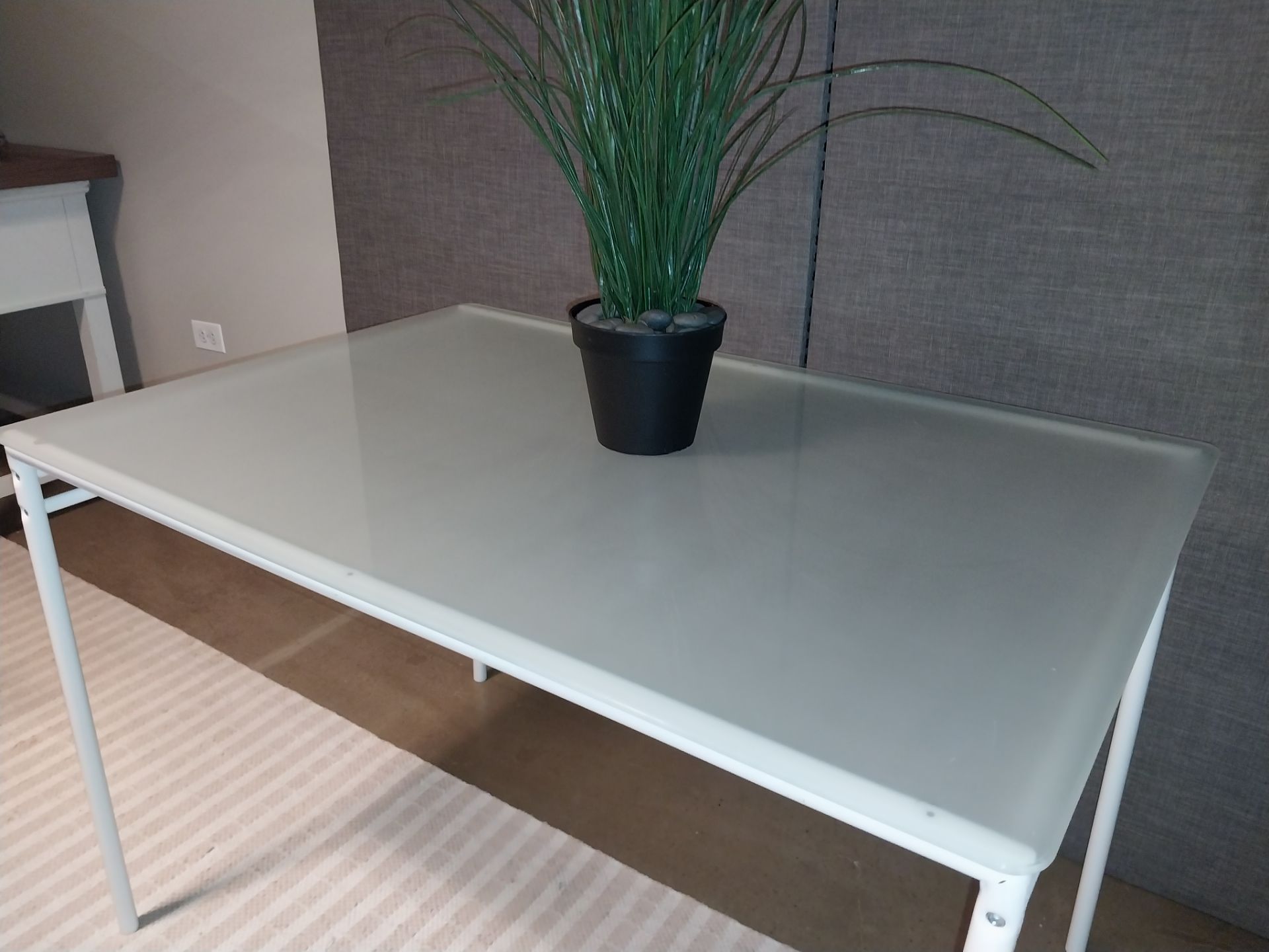 Modern IKEA LYRESTAD Table – Excellent Condition - photo 4
