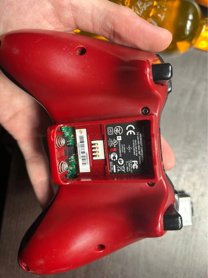 Xbox 360 controller - Gears of war Edition - photo 3