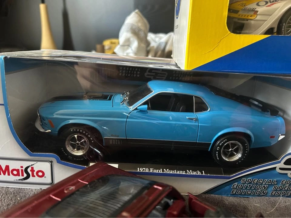 1/18 scale car lot! - photo 5