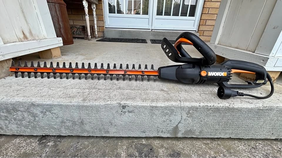 WORX 24 inch Corded Electric Hedge Trimmer with Rotating Head