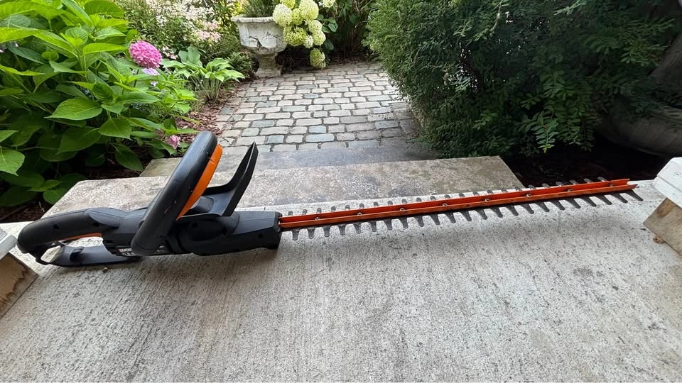 WORX 24 inch Corded Electric Hedge Trimmer with Rotating Head - photo 2