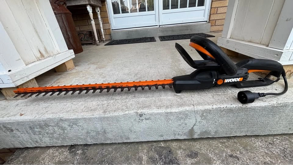 WORX 24 inch Corded Electric Hedge Trimmer with Rotating Head - photo 3