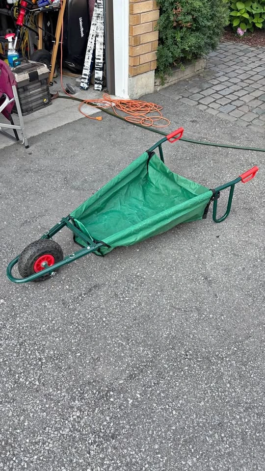 Folding Wheelbarrow