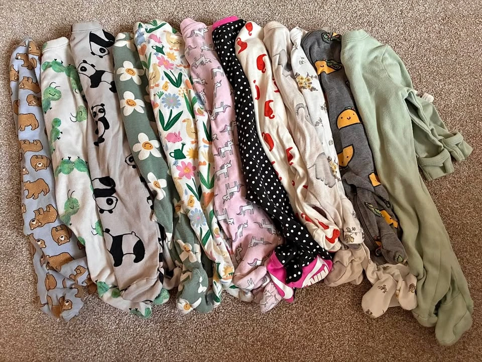 Newborn/0-3 month girl/unisex clothing