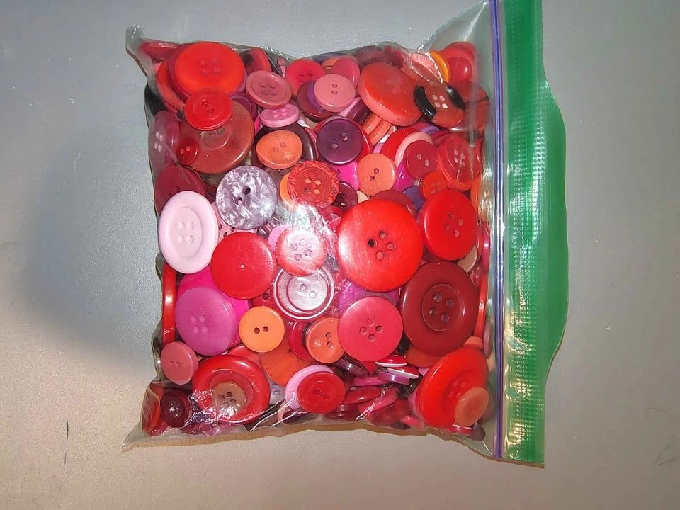 1 LB Bag of Mixed Craft Buttons (Red/Pink/Purple) - photo 2