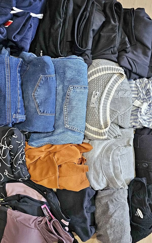 22-Piece Women's Clothing Lot ($35) - Mixed Sizes