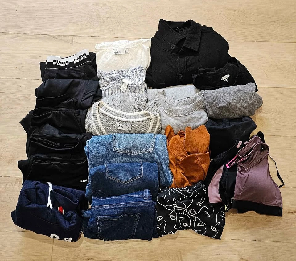 22-Piece Women's Clothing Lot ($35) - Mixed Sizes - photo 3
