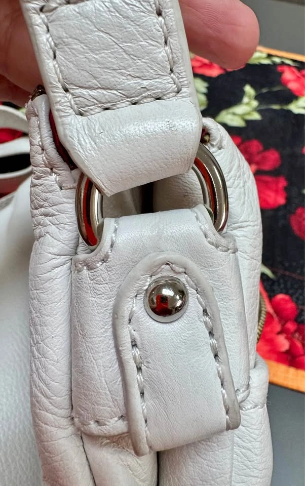 Danier Vintage Leather White Cross Body Purse - photo 3