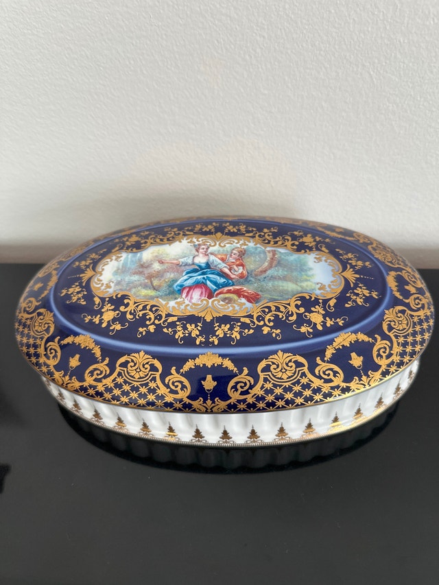 Vintage Limoges fine porcelain hand painted decorative box