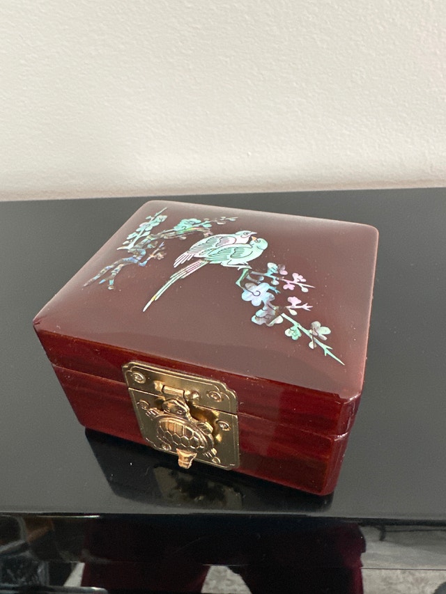 Vintage Korean mother-of-pearl lacquer jewelry box