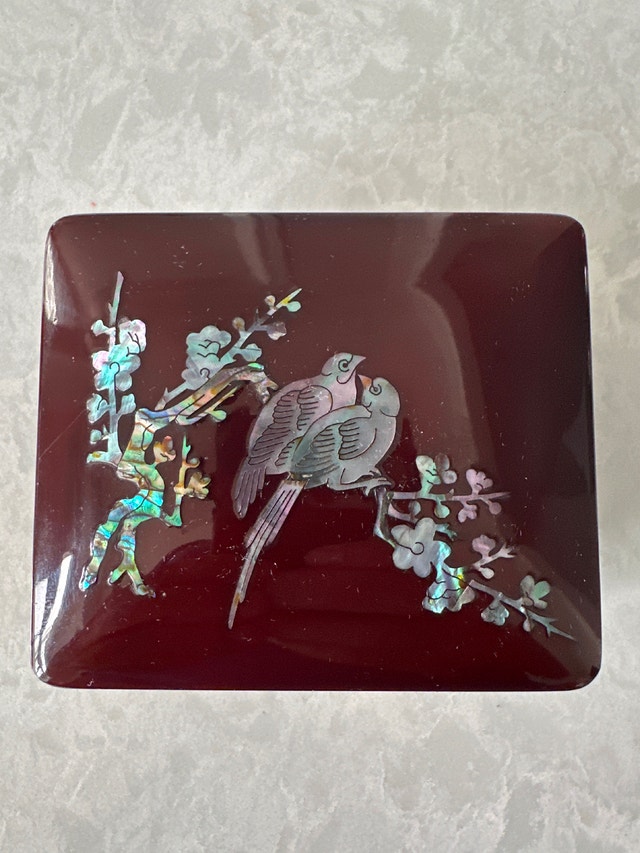 Vintage Korean mother-of-pearl lacquer jewelry box - photo 3