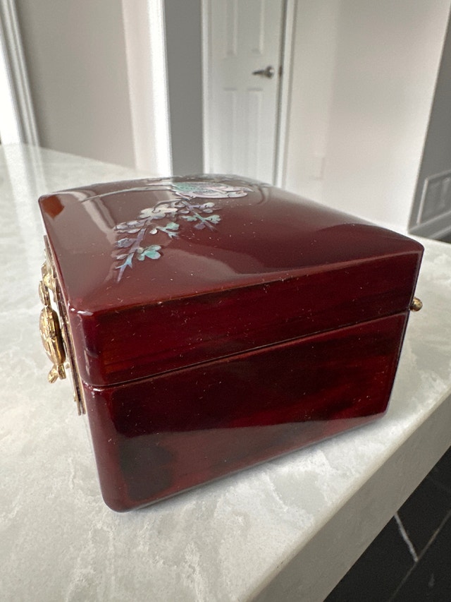 Vintage Korean mother-of-pearl lacquer jewelry box - photo 5